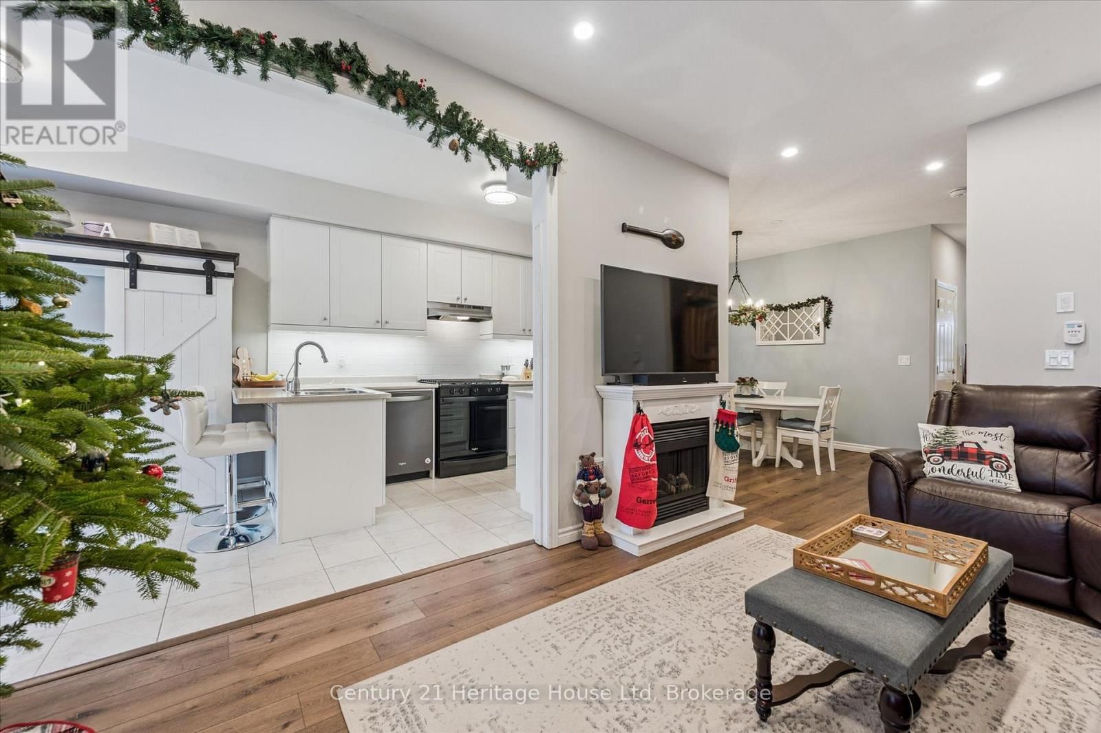 73 COURTNEY STREET Image 14