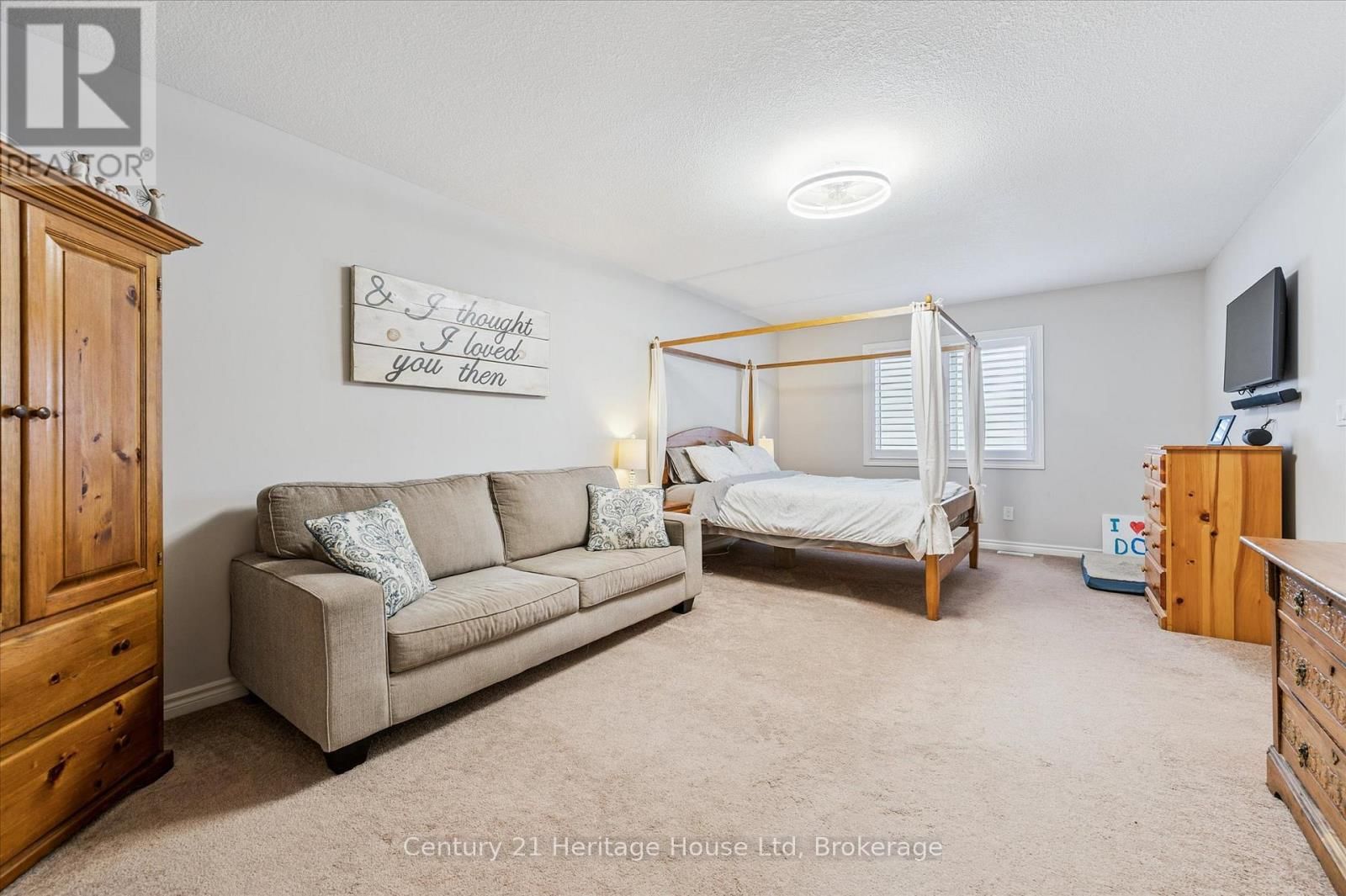 73 COURTNEY STREET Image 25