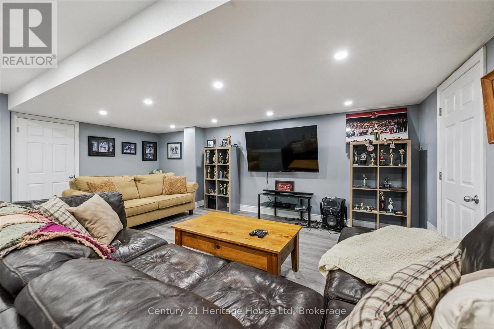 73 COURTNEY STREET Image 32