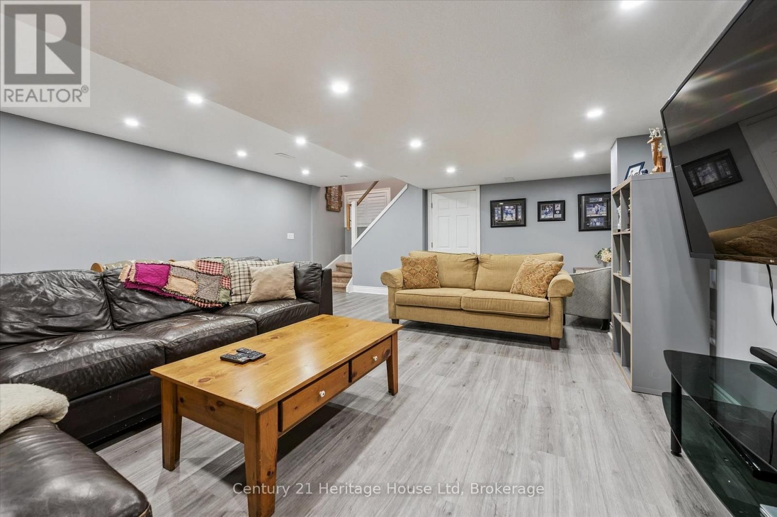 73 COURTNEY STREET Image 33