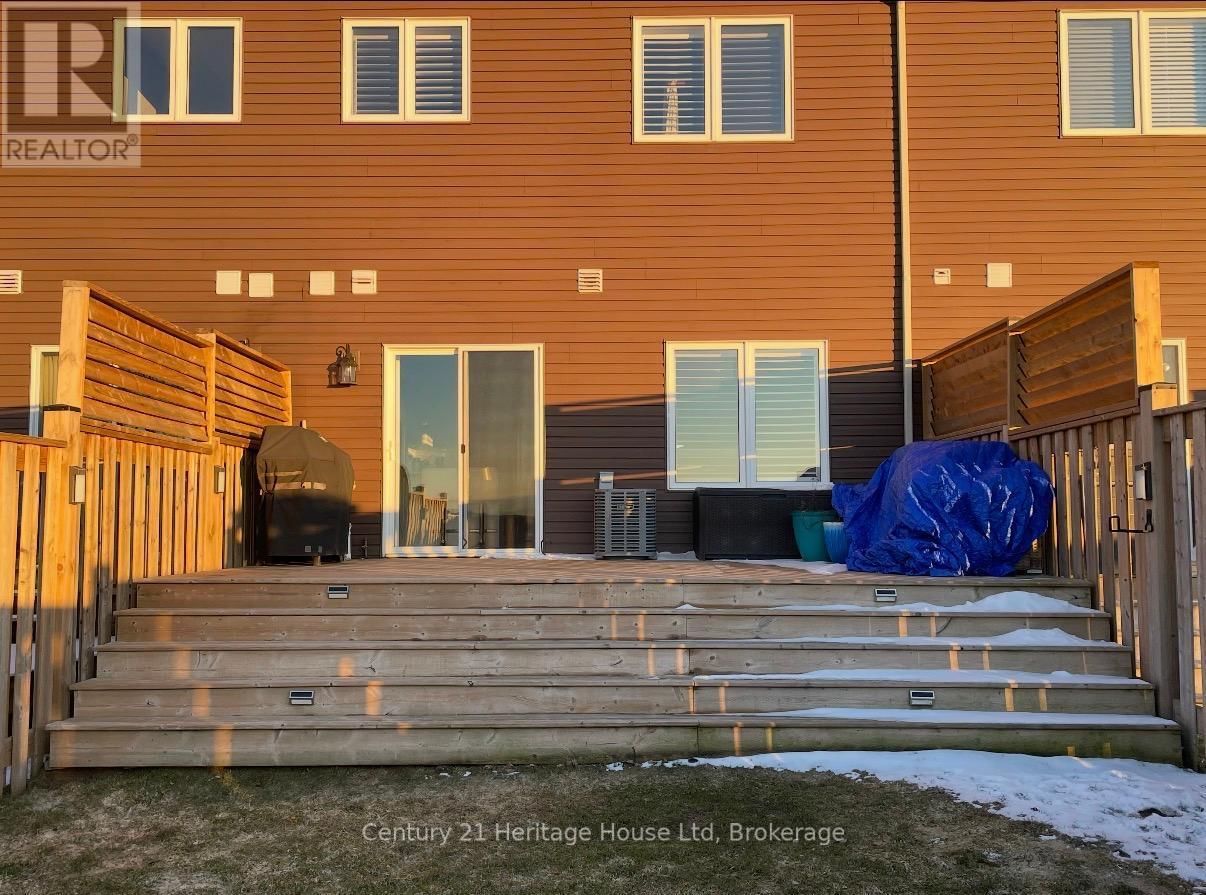 73 COURTNEY STREET Image 36