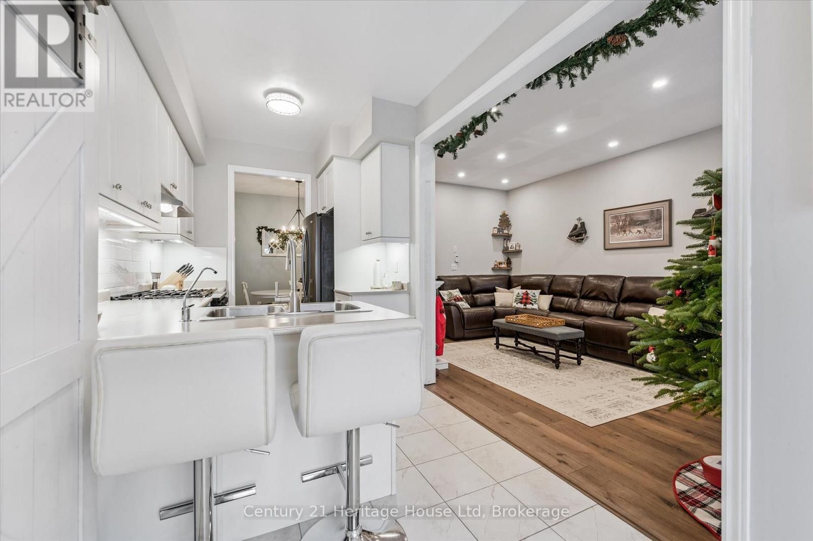 73 COURTNEY STREET Image 8