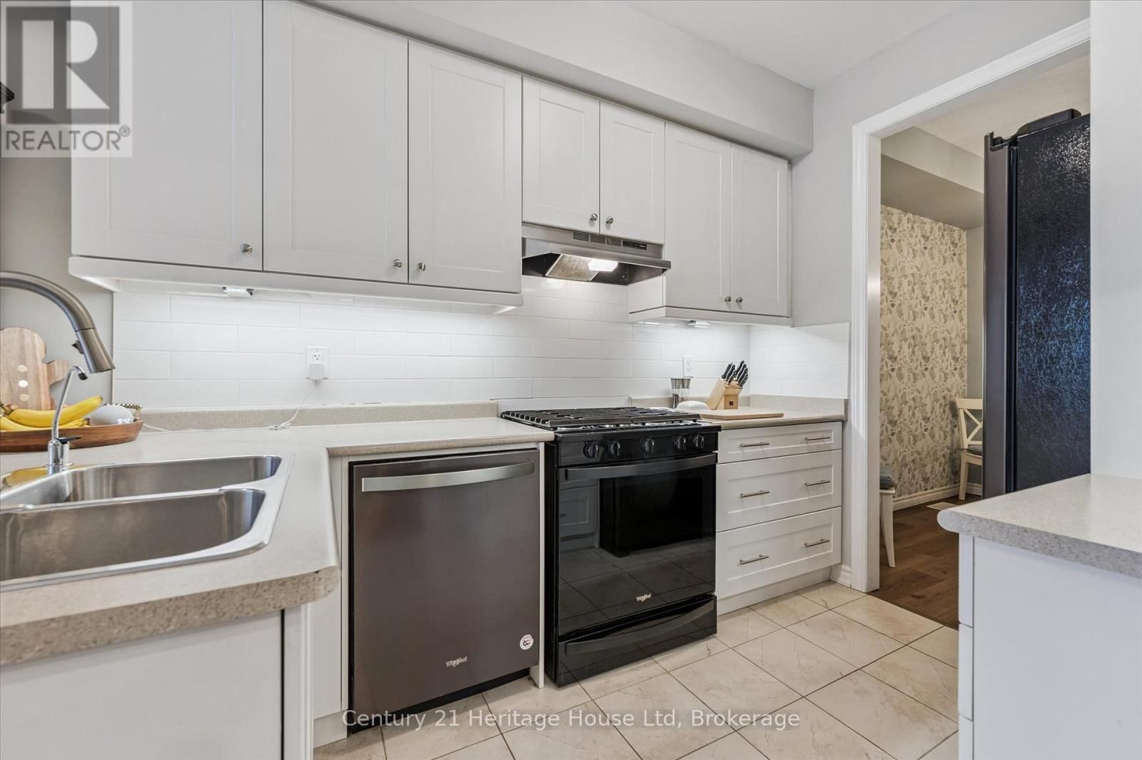 73 COURTNEY STREET Image 9