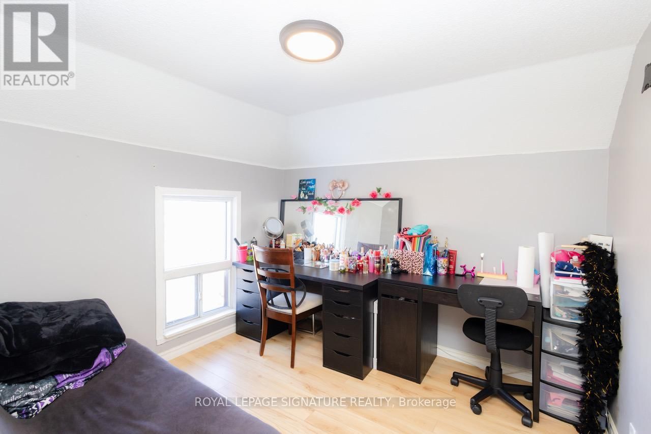 317 BRITANNIA AVENUE Image 24