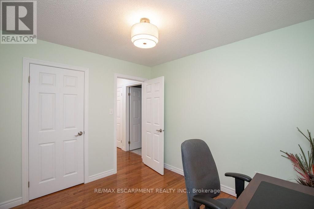 154 THOROUGHBRED BOULEVARD Image 20