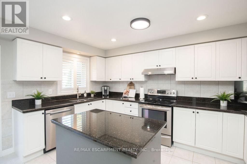 154 THOROUGHBRED BOULEVARD Image 29