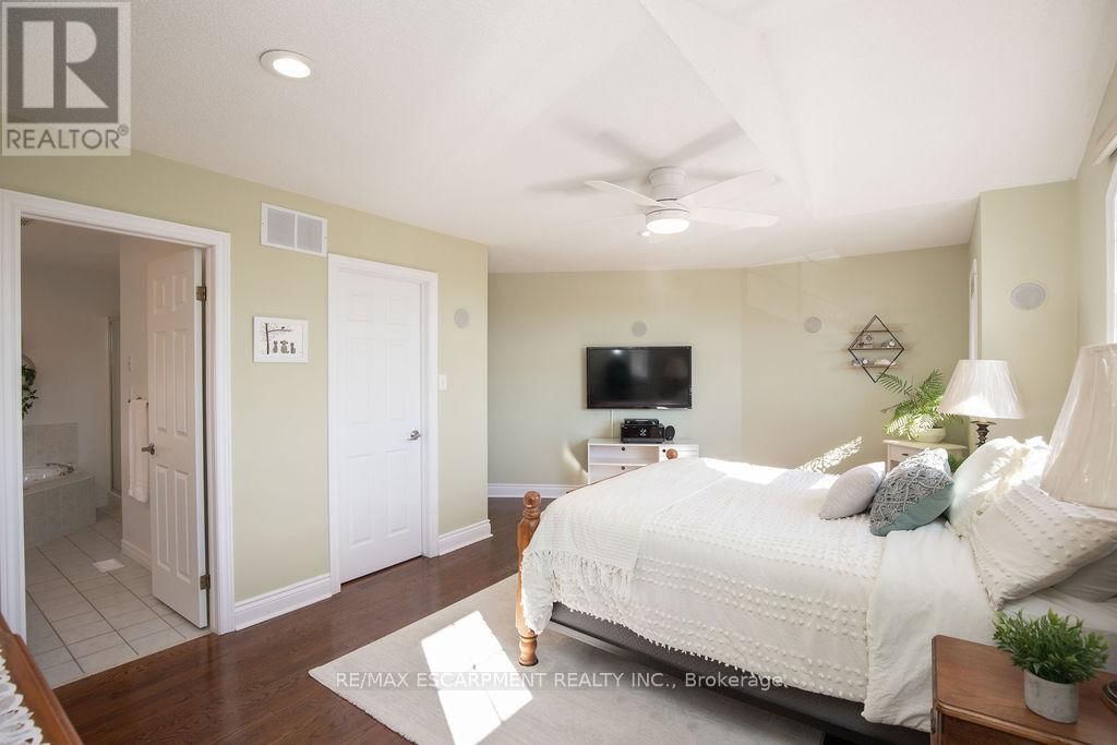 154 THOROUGHBRED BOULEVARD Image 31