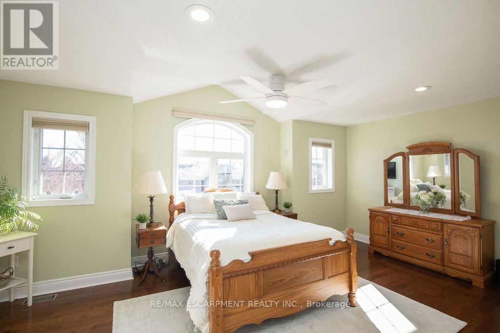 154 THOROUGHBRED BOULEVARD Image 32