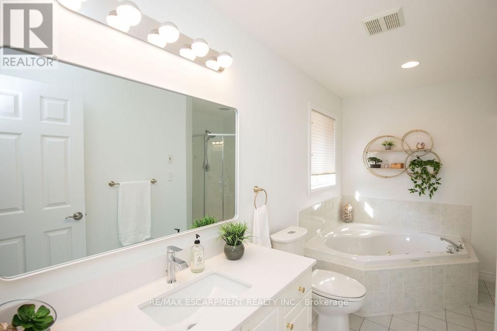 154 THOROUGHBRED BOULEVARD Image 34