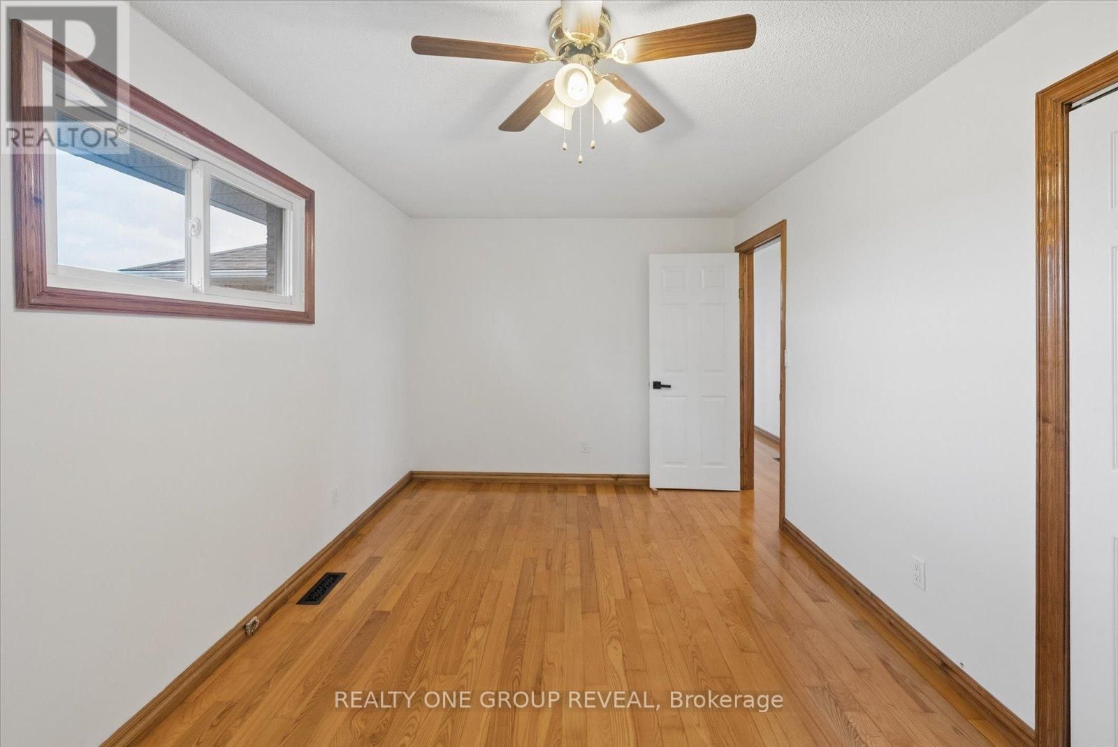 2469 ASPHODEL 11TH LINE Image 17