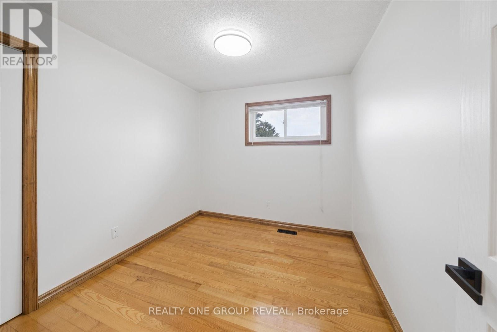 2469 ASPHODEL 11TH LINE Image 18