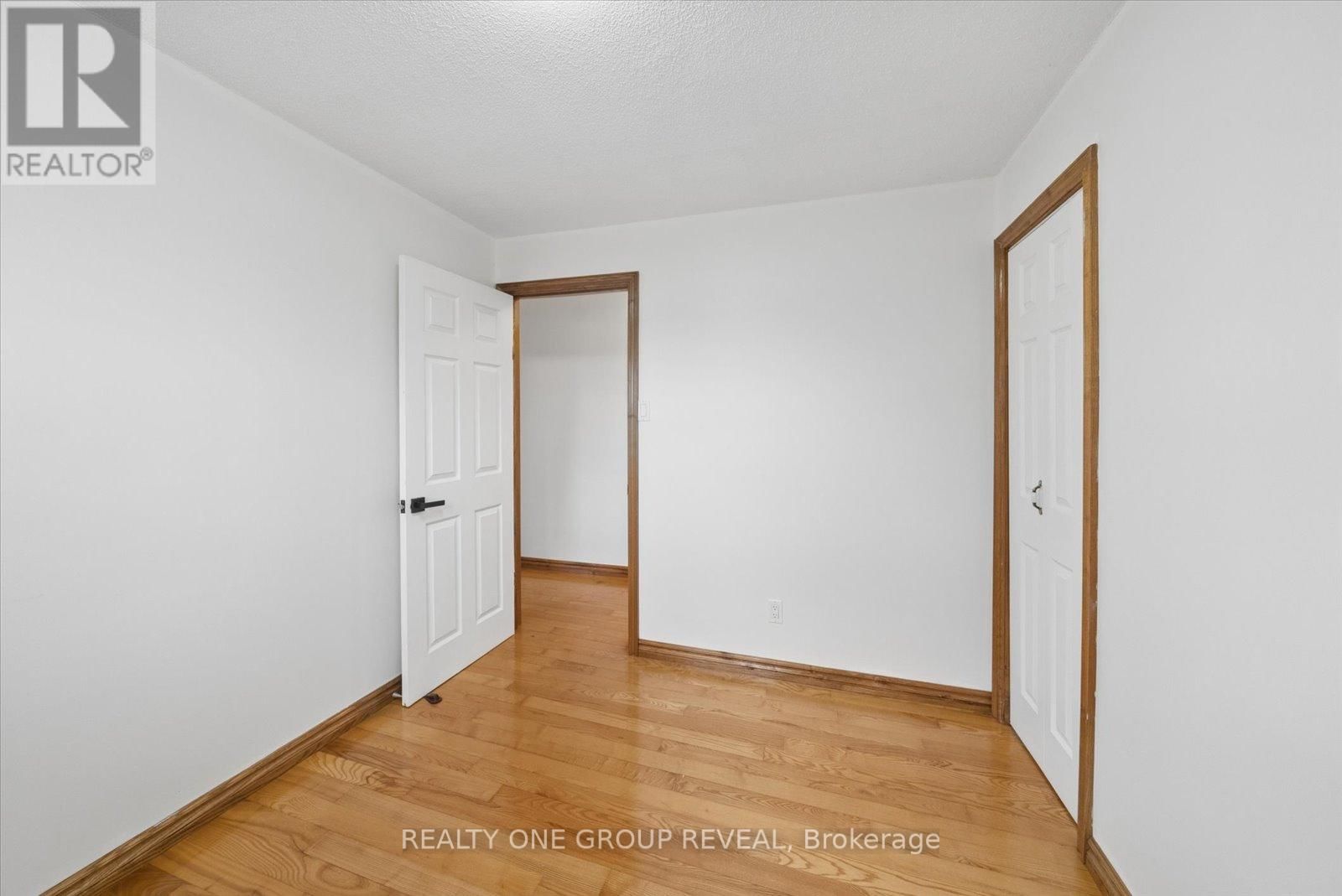 2469 ASPHODEL 11TH LINE Image 19