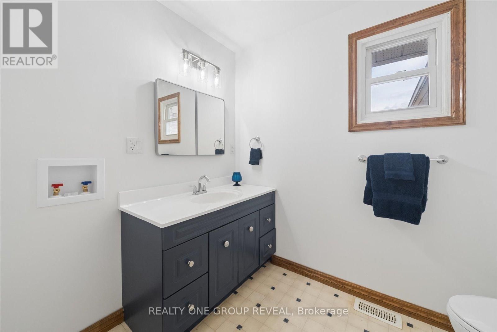 2469 ASPHODEL 11TH LINE Image 20