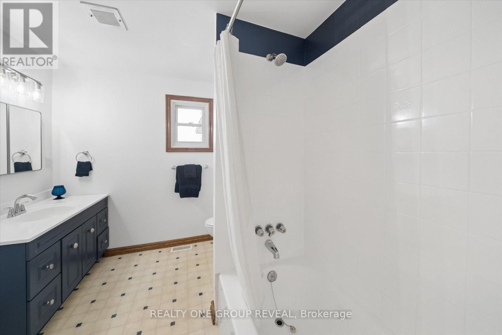 2469 ASPHODEL 11TH LINE Image 21