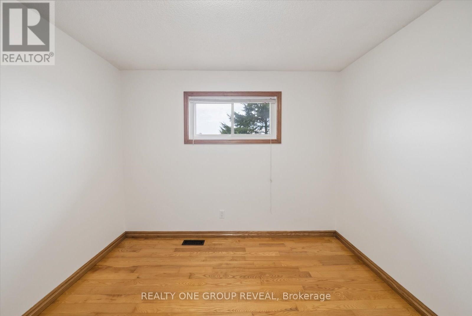 2469 ASPHODEL 11TH LINE Image 23