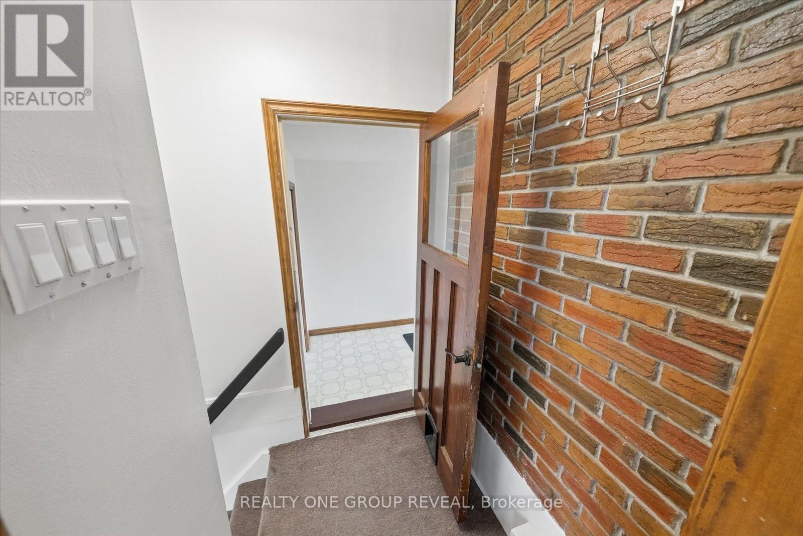 2469 ASPHODEL 11TH LINE Image 25