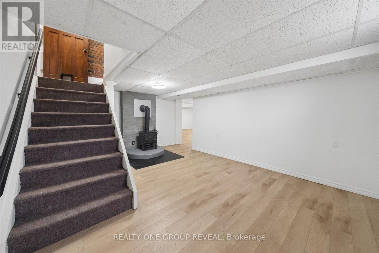 2469 ASPHODEL 11TH LINE Image 26