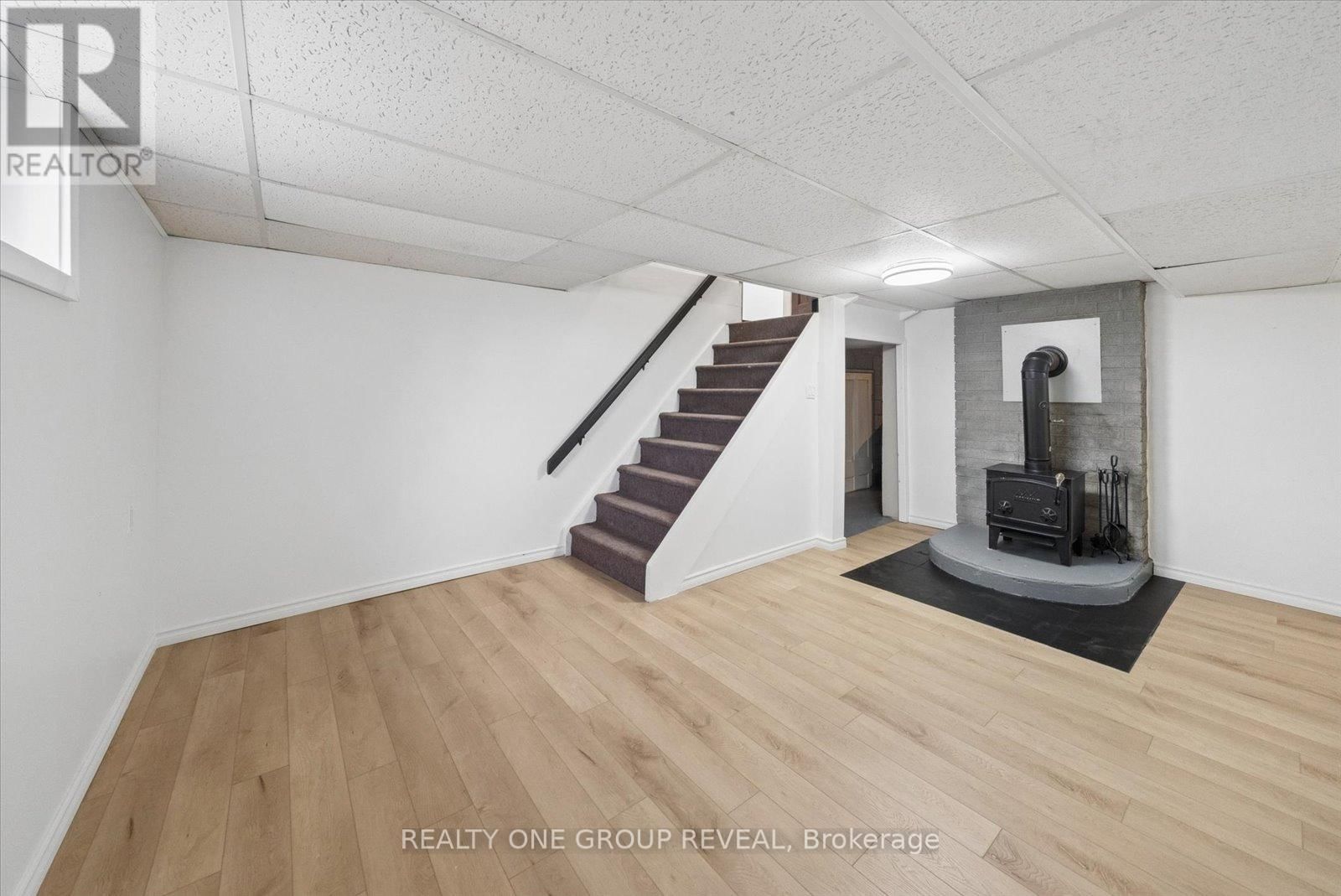 2469 ASPHODEL 11TH LINE Image 27