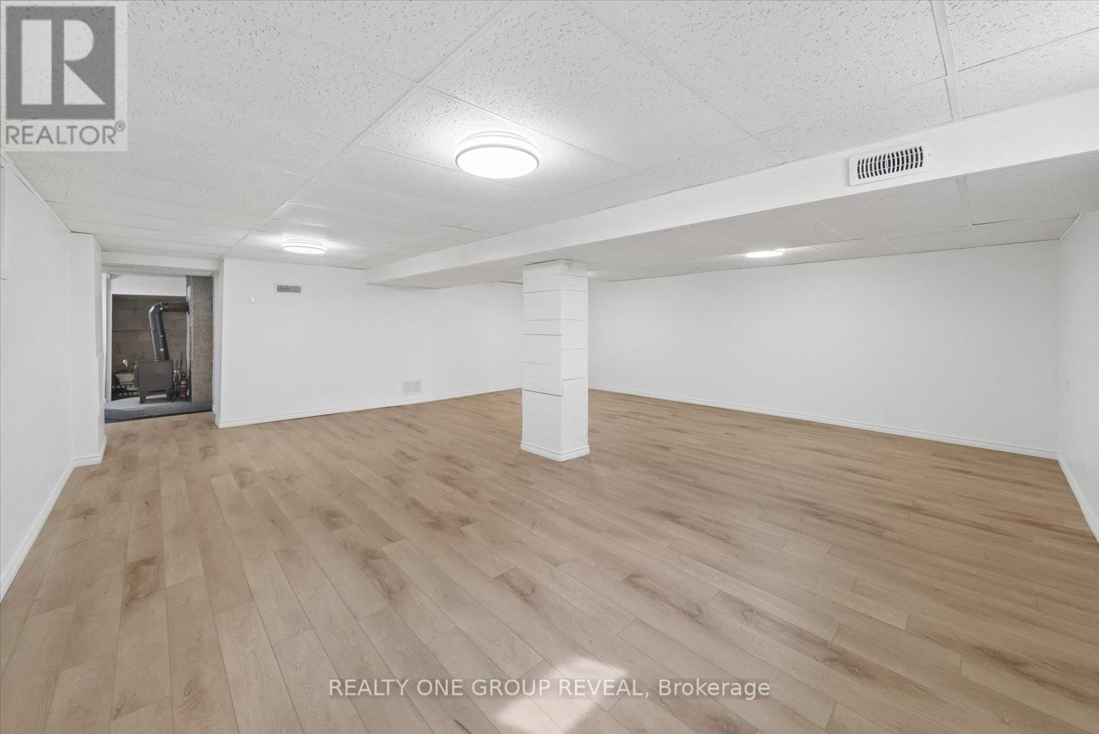 2469 ASPHODEL 11TH LINE Image 30