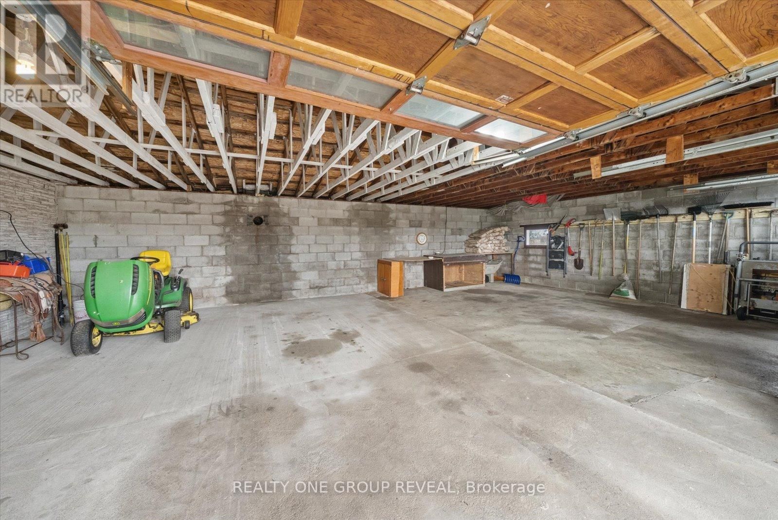 2469 ASPHODEL 11TH LINE Image 33