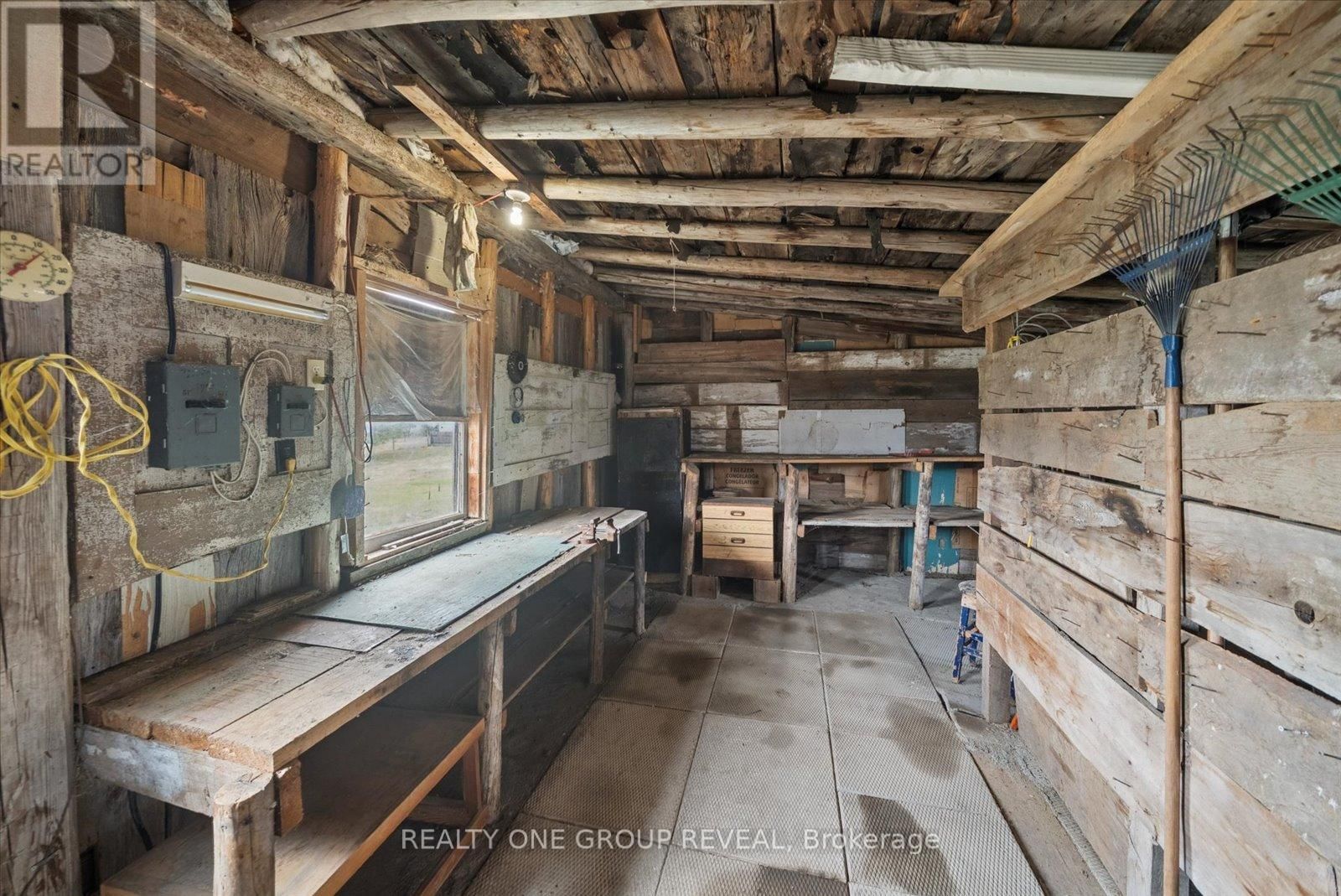 2469 ASPHODEL 11TH LINE Image 38