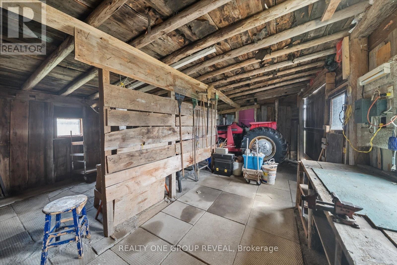 2469 ASPHODEL 11TH LINE Image 39