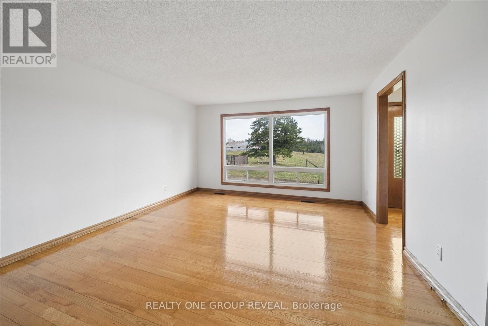 2469 ASPHODEL 11TH LINE Image 9