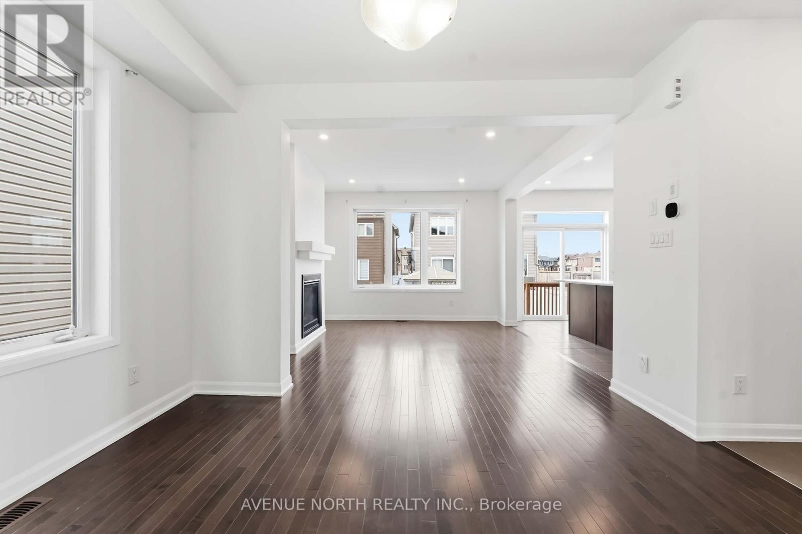 2082 CALTRA CRESCENT Image 4