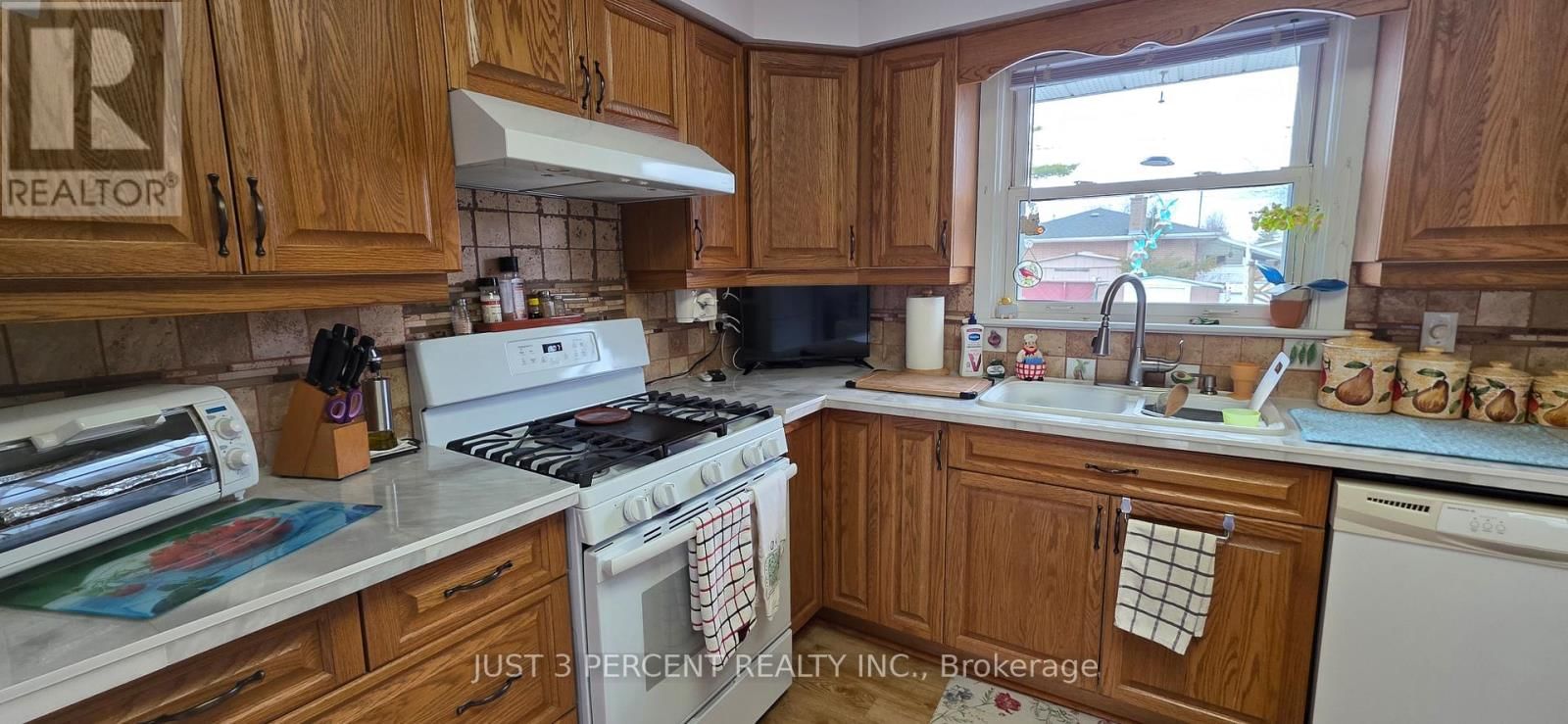 744 CRAWFORD PLACE Image 8