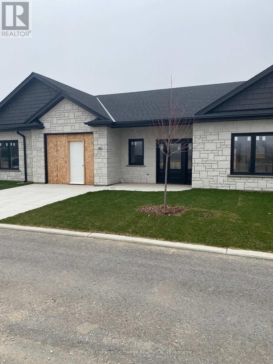 40 - 1071 WATERLOO STREET NORTH Image 1