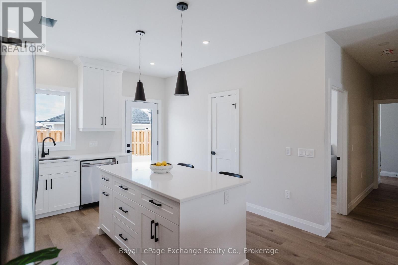 40 - 1071 WATERLOO STREET NORTH Image 11