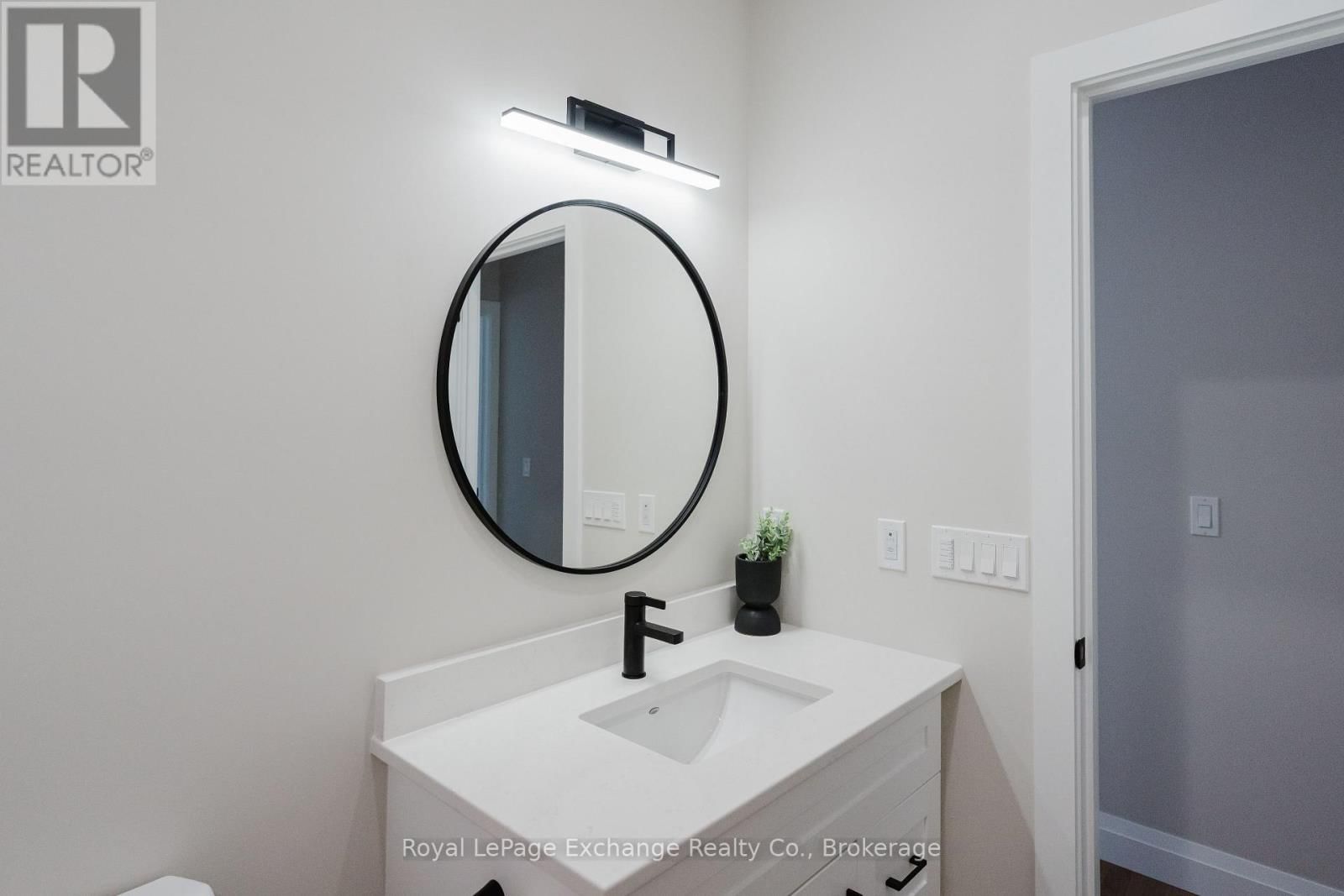 40 - 1071 WATERLOO STREET NORTH Image 17