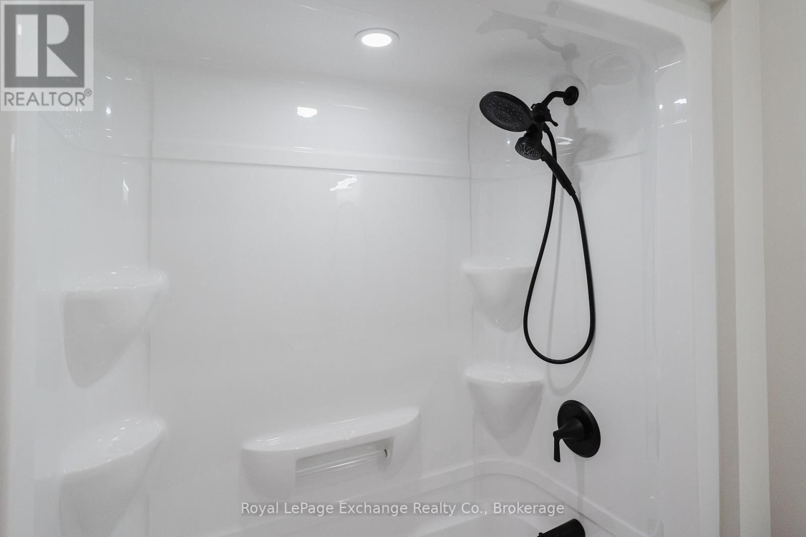 40 - 1071 WATERLOO STREET NORTH Image 18