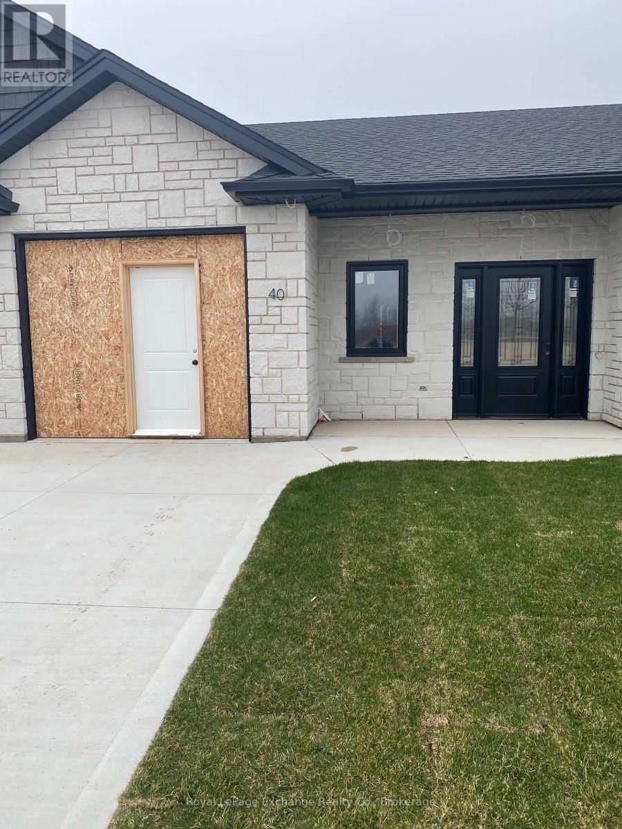 40 - 1071 WATERLOO STREET NORTH Image 2