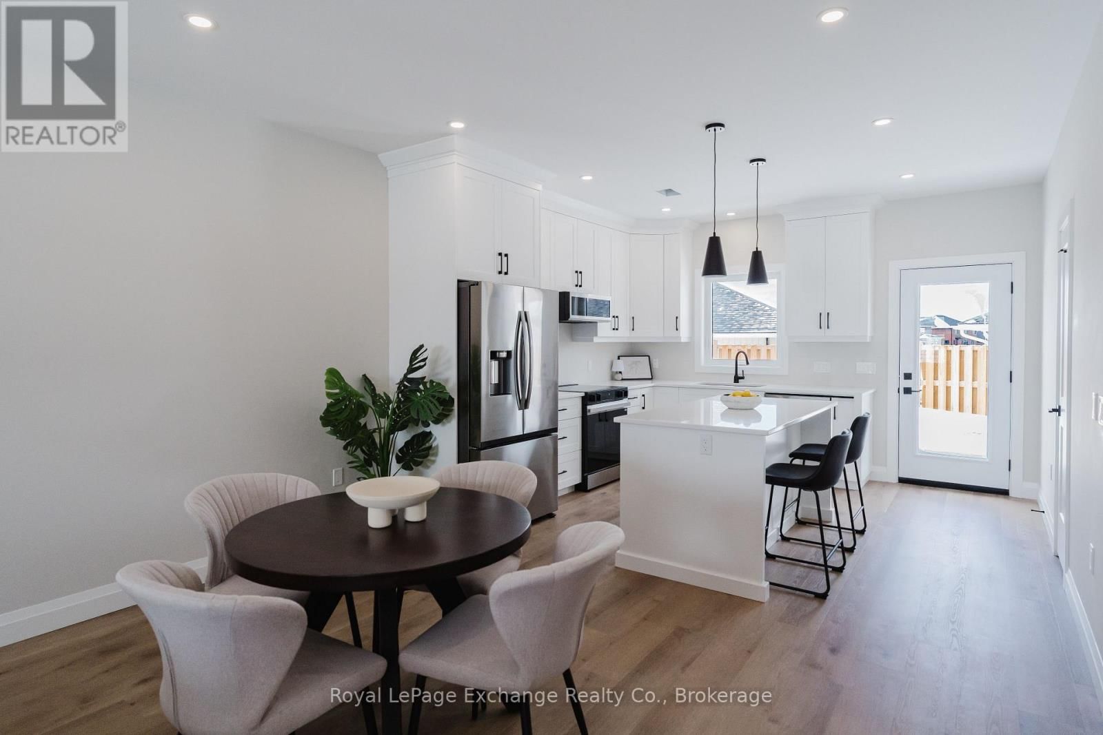 40 - 1071 WATERLOO STREET NORTH Image 7