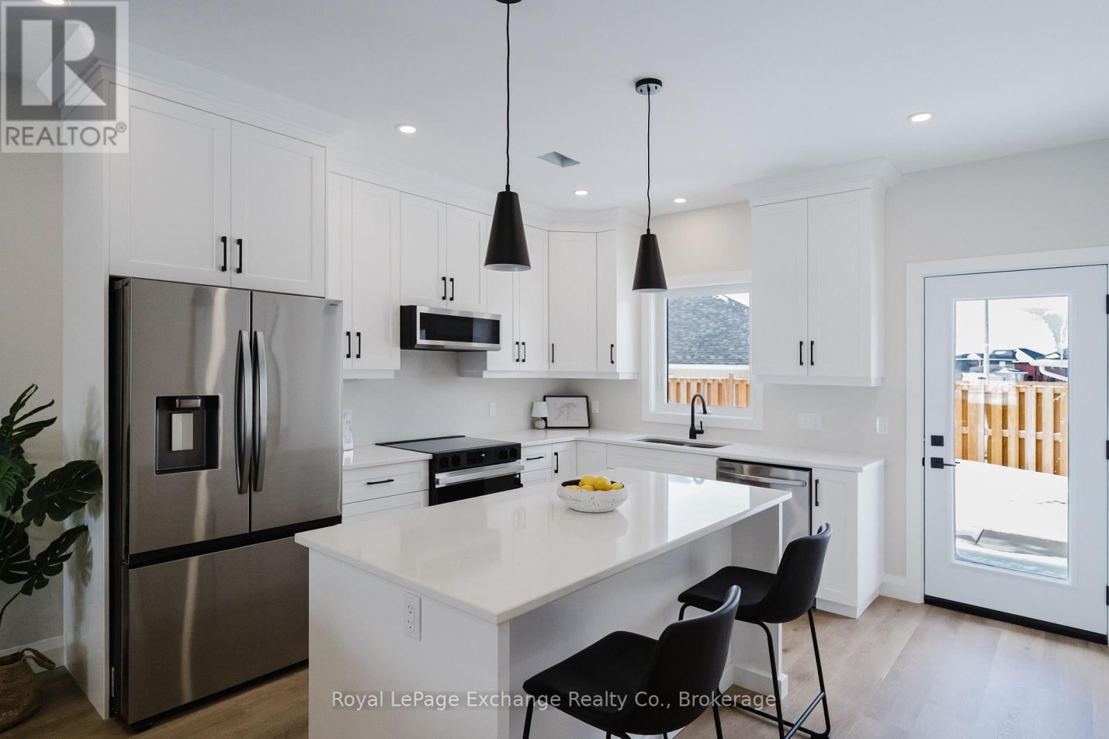 40 - 1071 WATERLOO STREET NORTH Image 9