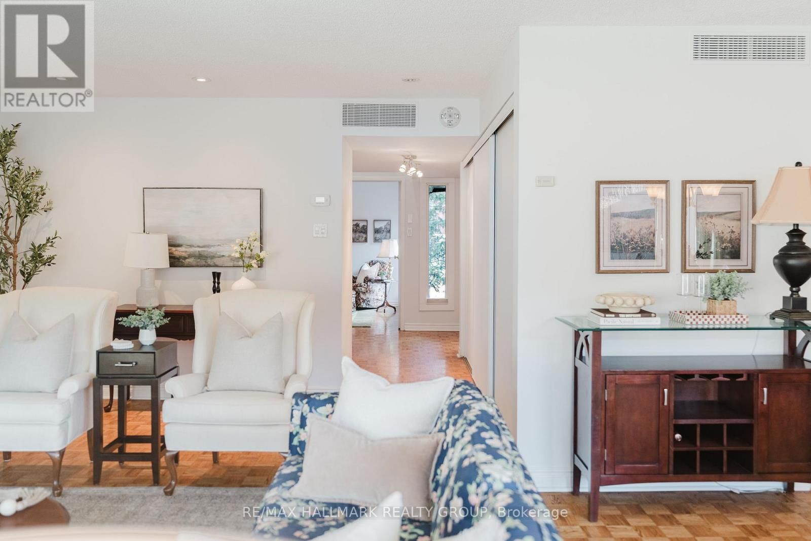 TH2 - 300 QUEEN ELIZABETH DRIVE Image 16