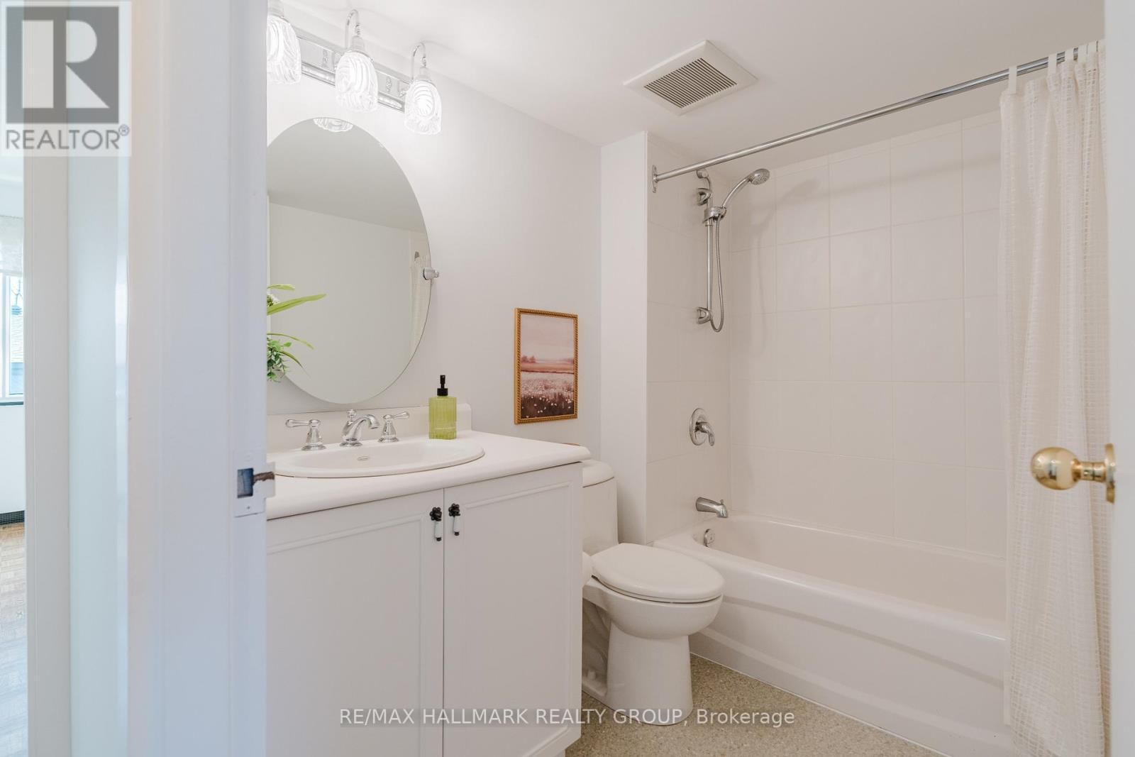 TH2 - 300 QUEEN ELIZABETH DRIVE Image 24