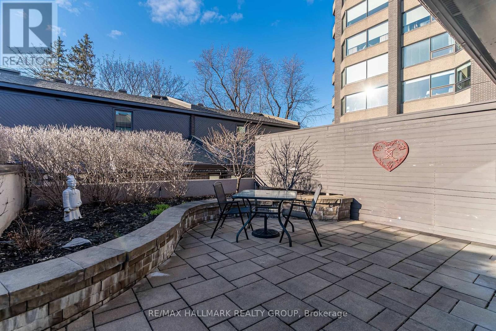 TH2 - 300 QUEEN ELIZABETH DRIVE Image 34