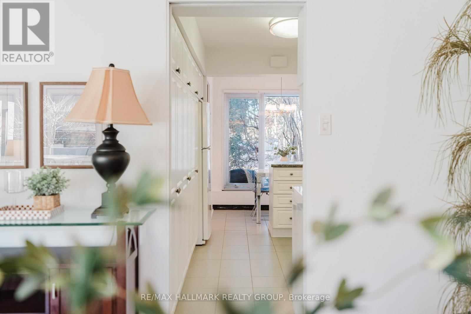 TH2 - 300 QUEEN ELIZABETH DRIVE Image 4