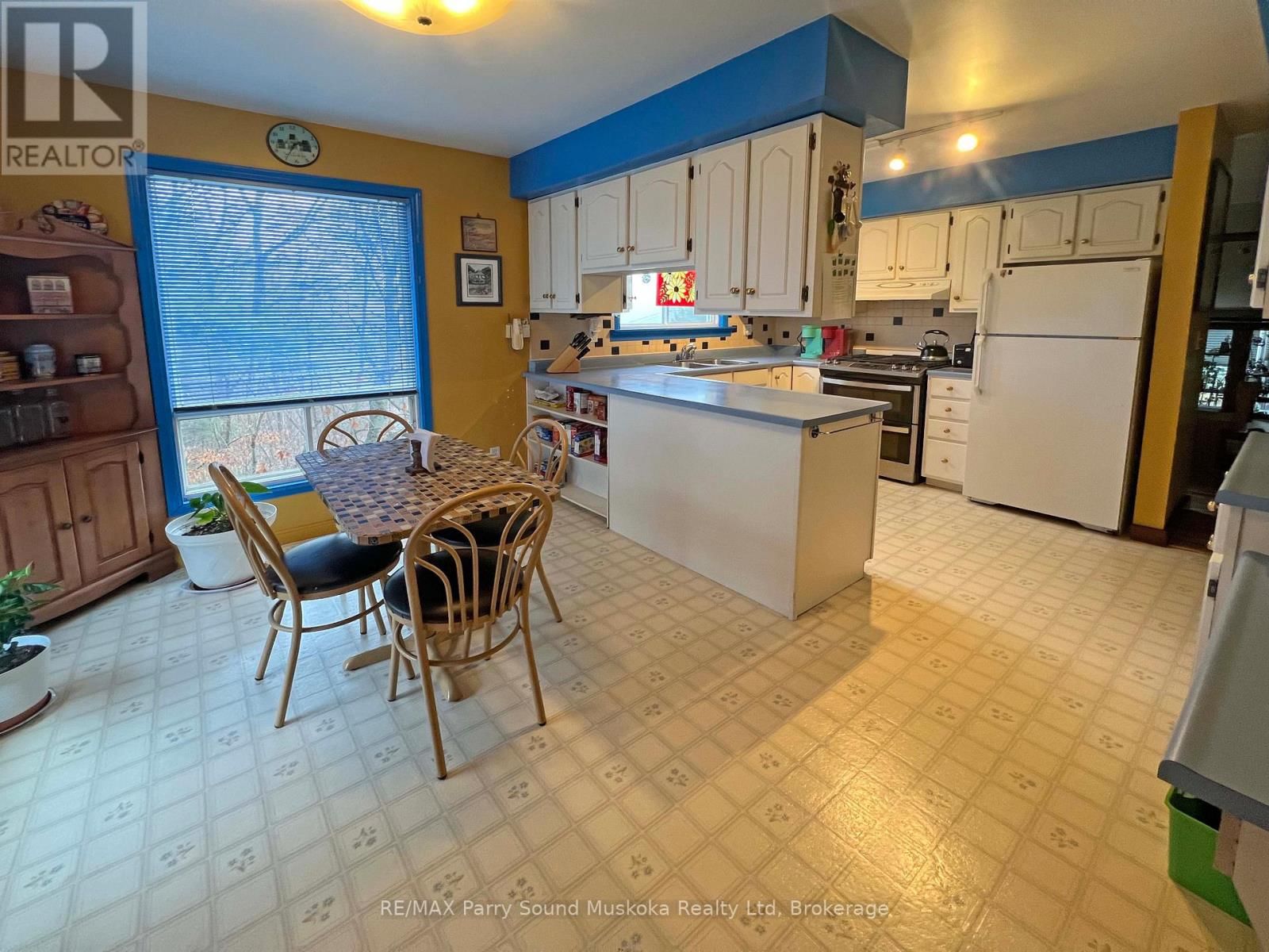 16 MACKLAIM DRIVE Image 11