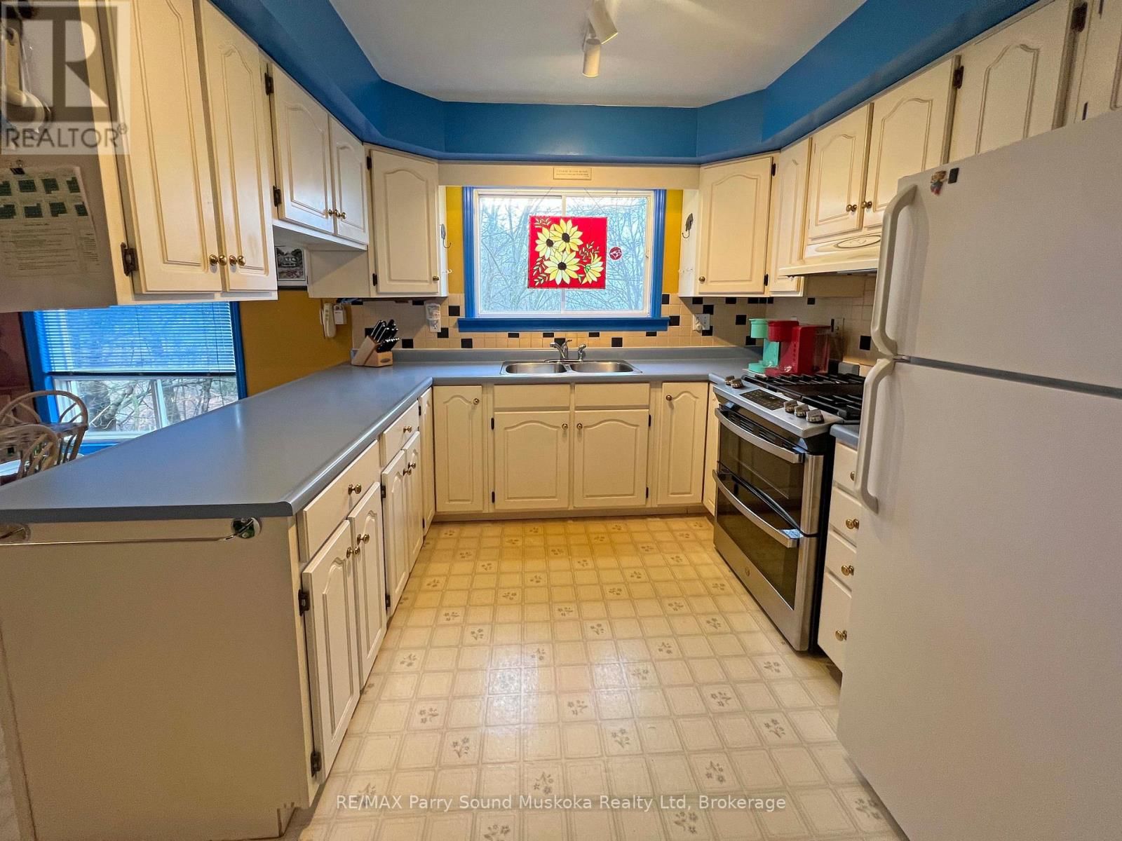 16 MACKLAIM DRIVE Image 12