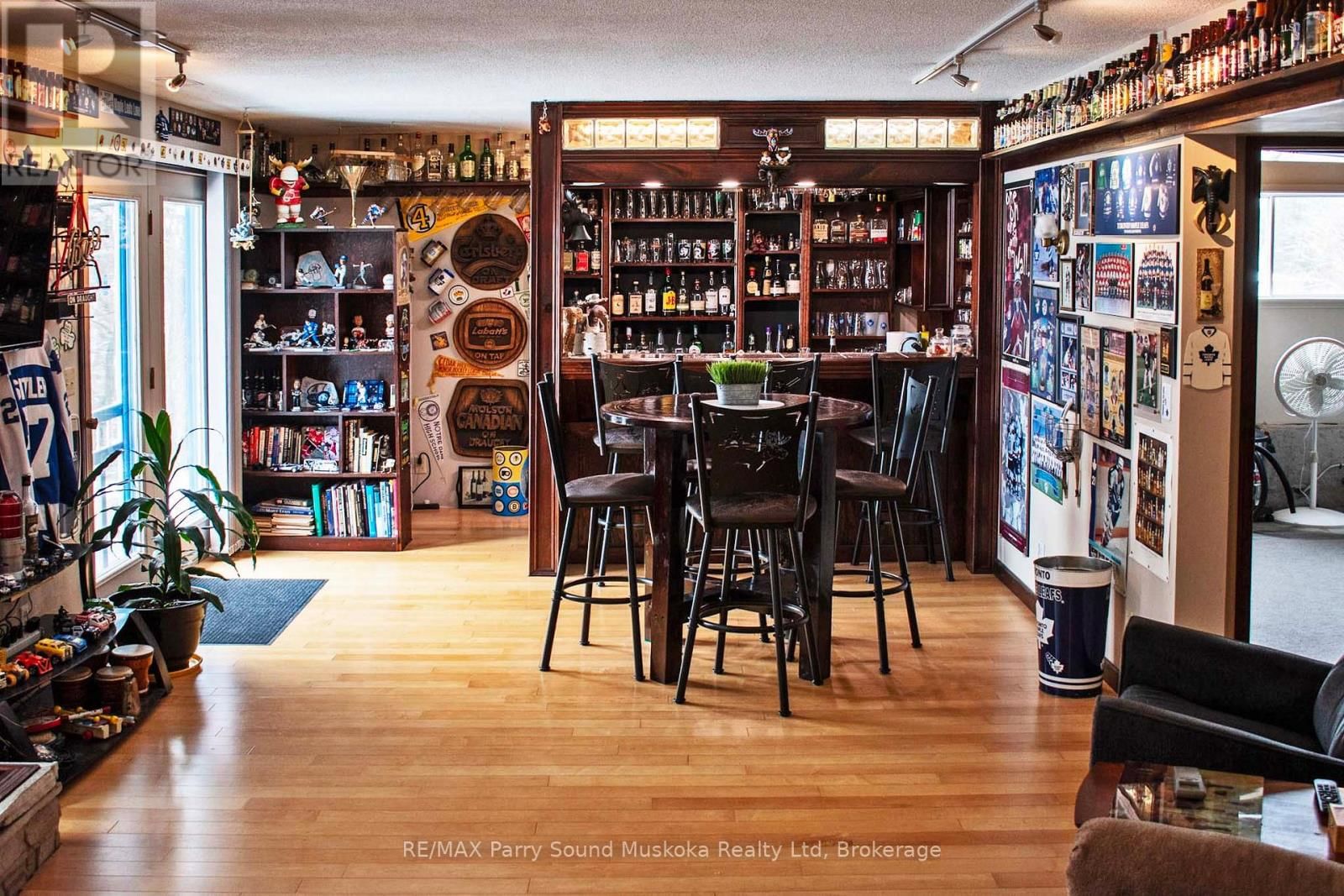 16 MACKLAIM DRIVE Image 28