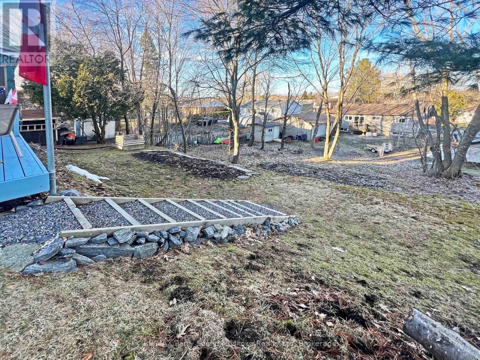 16 MACKLAIM DRIVE Image 35