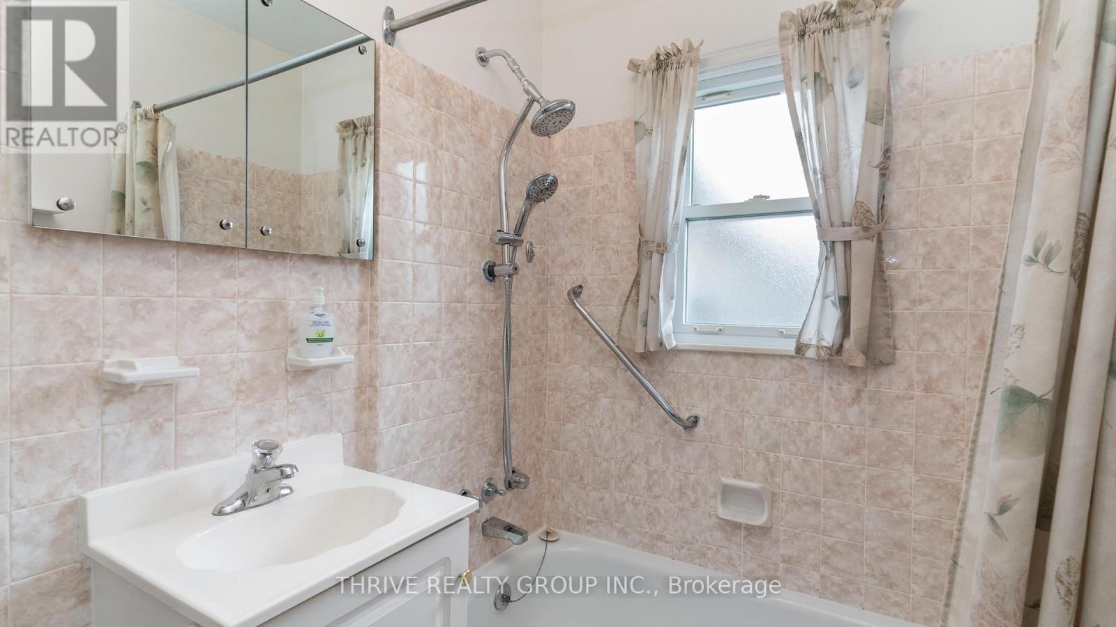 87 JACQUELINE STREET Image 12