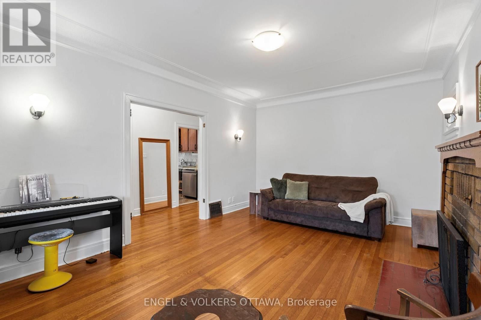 18 CLARENDON AVENUE Image 24