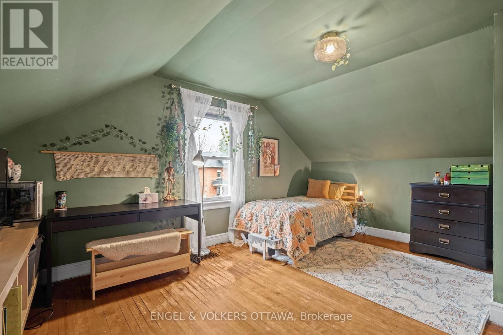 18 CLARENDON AVENUE Image 32