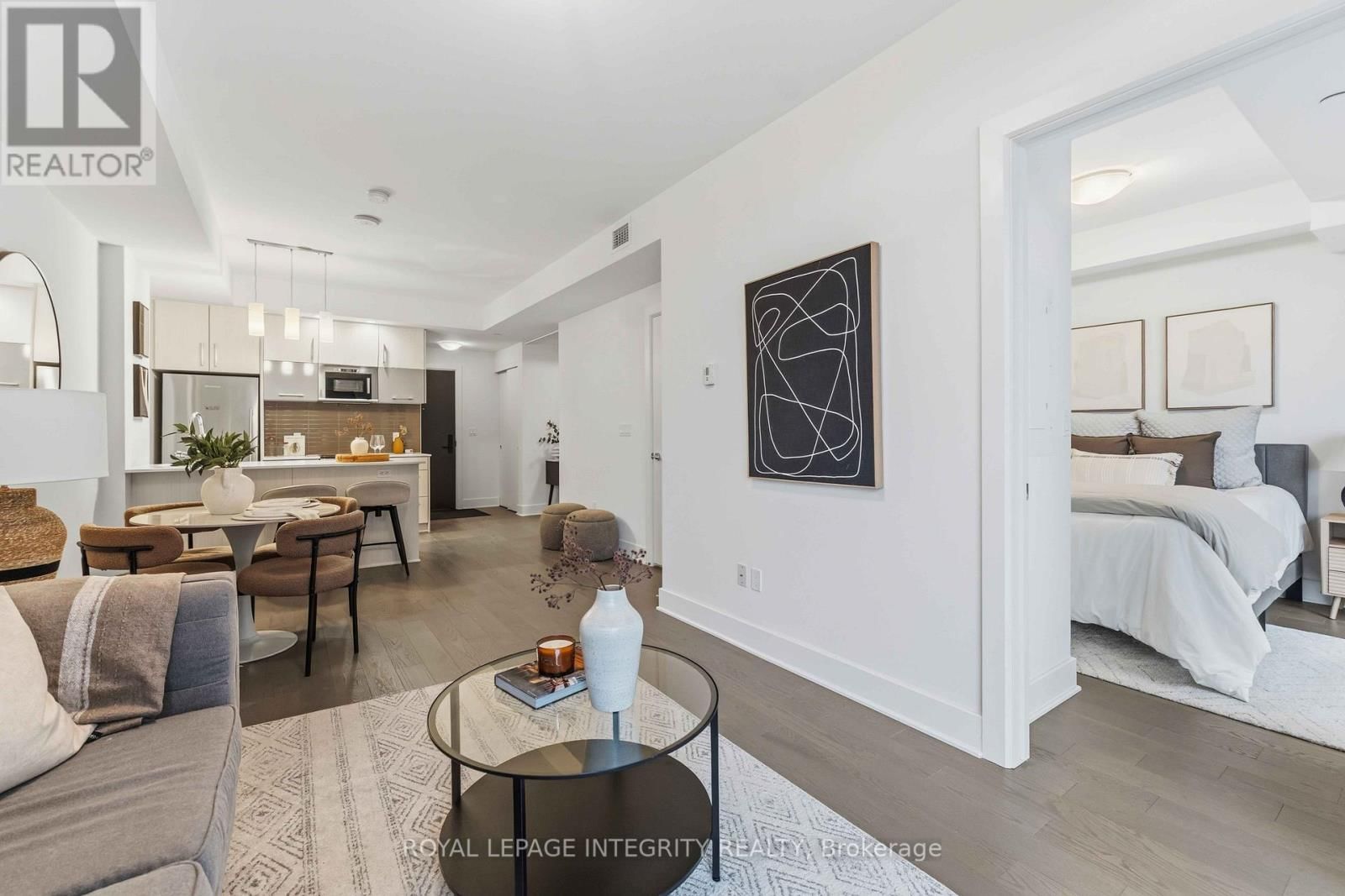 1007 - 255 BAY STREET Image 1