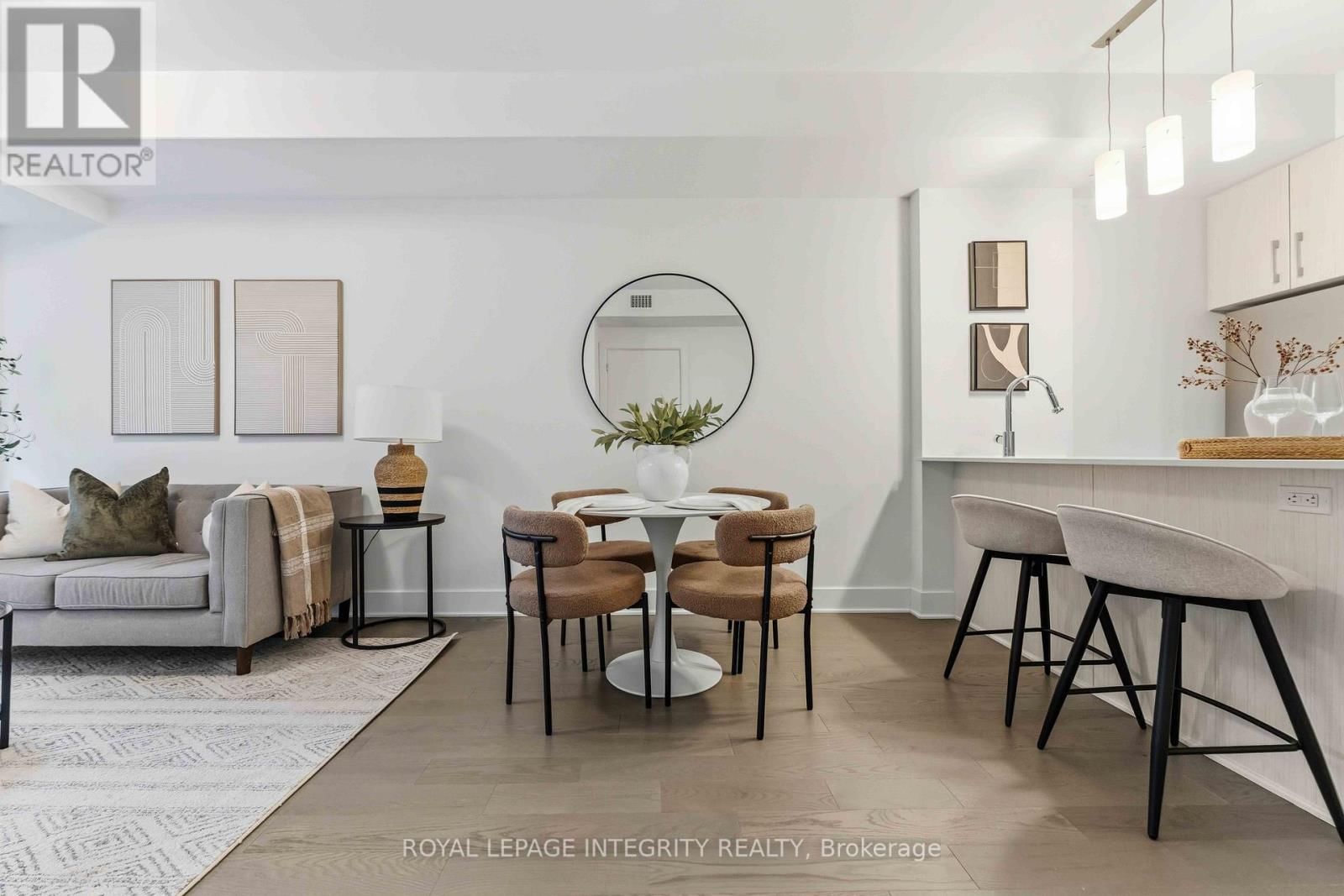 1007 - 255 BAY STREET Image 10