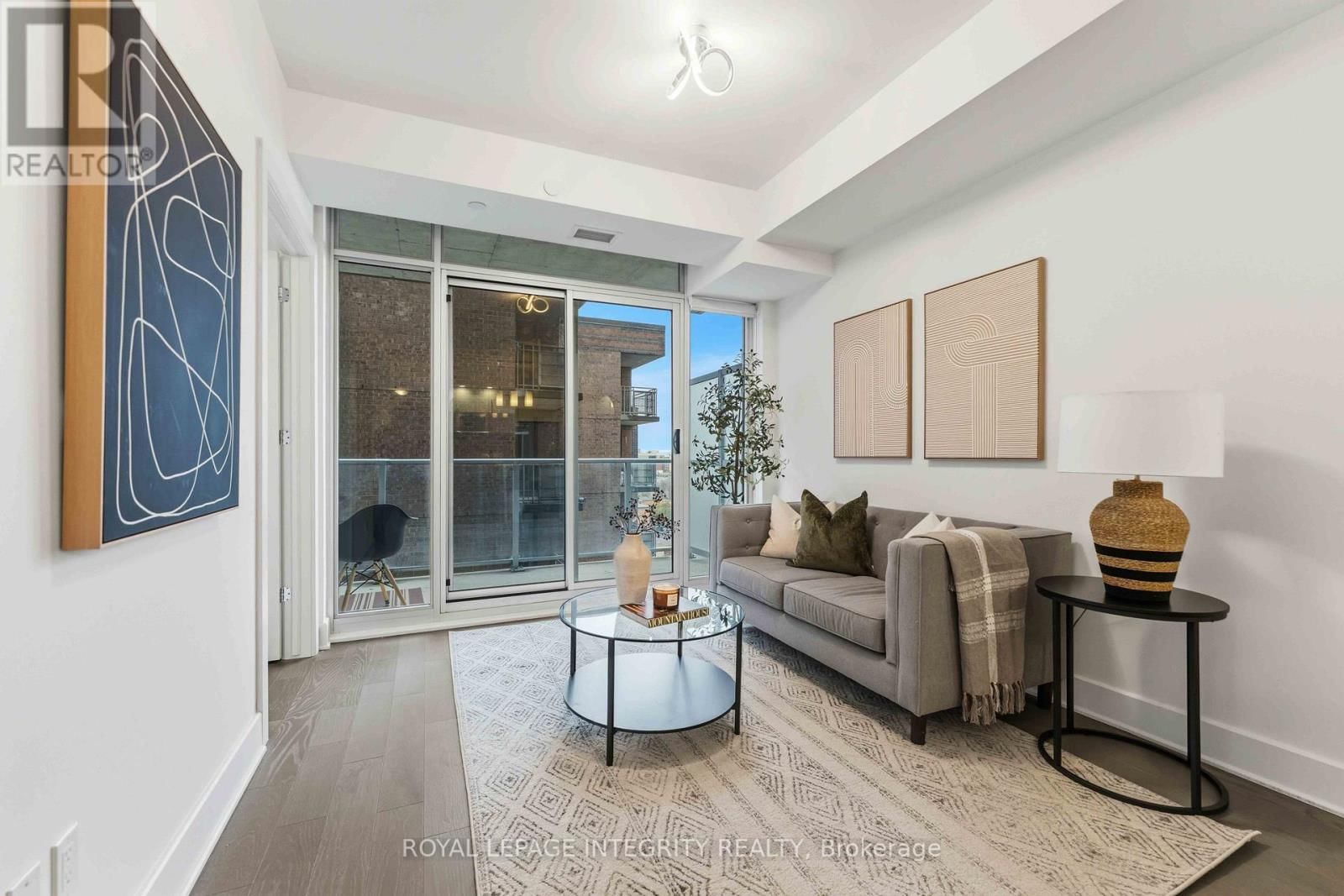 1007 - 255 BAY STREET Image 11